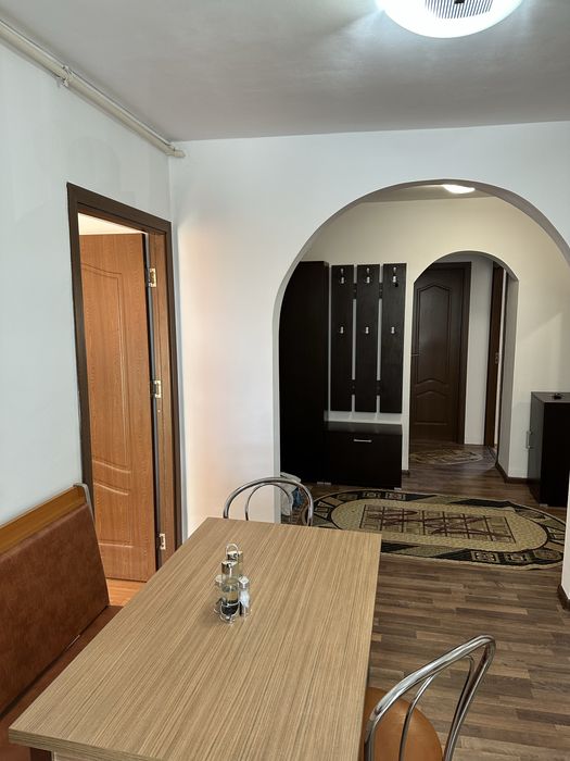 Apsrtament cu 3 camere de inchiriat pe termen lung