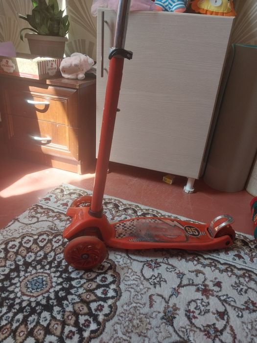 Самакат срочно продаю.Адрес Ануар