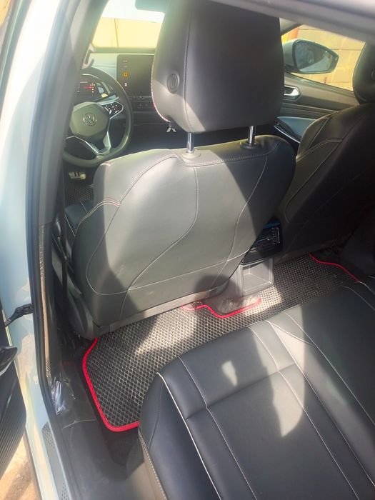 Срочно продаю volkswagen 2021