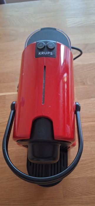 Кафемашина Nespresso Krups червена
