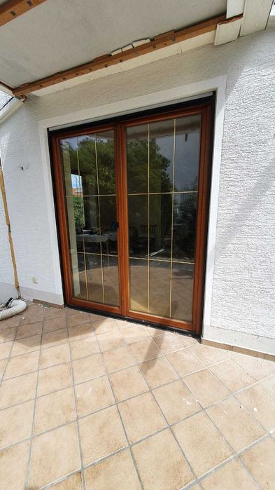 Usa terasa sau balcon Lemn sau Aluminiu