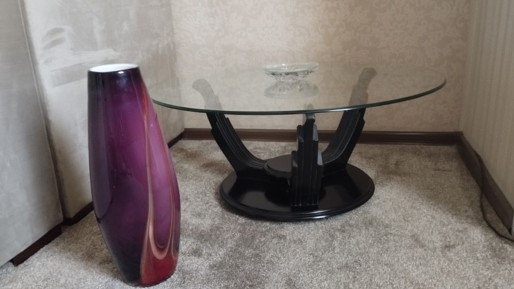 Стол журнальный. Стекло.