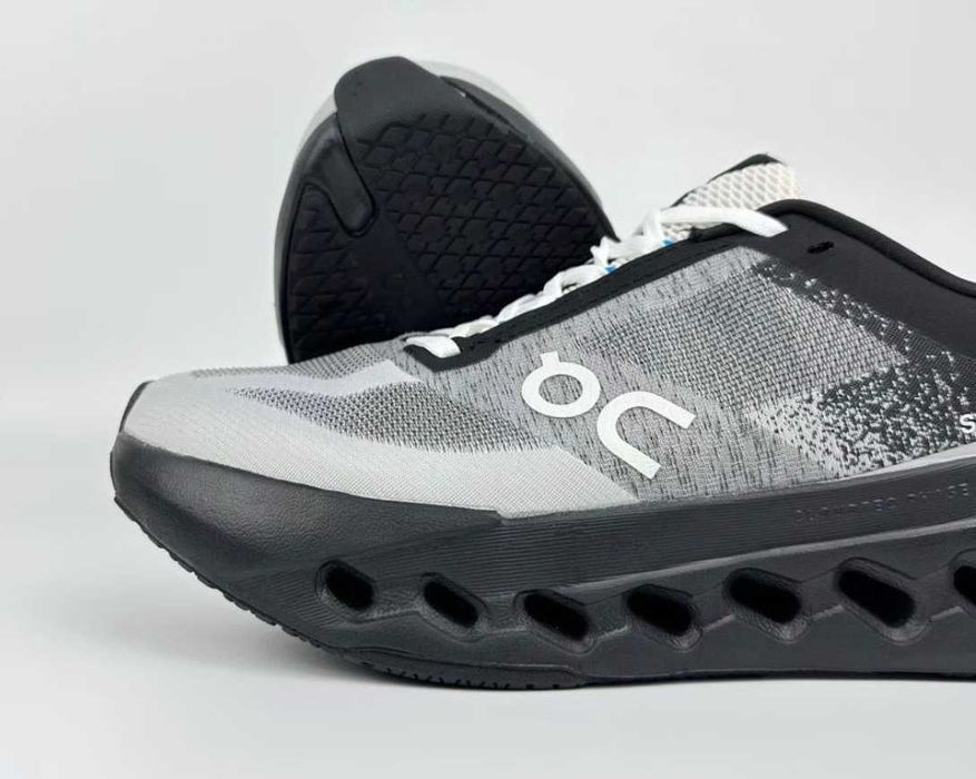 Продавам нови мъжки маратонки On Cloudsurfer Next black grey