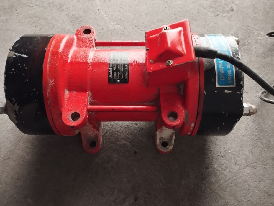 Вибратор для вибростола брусчатки