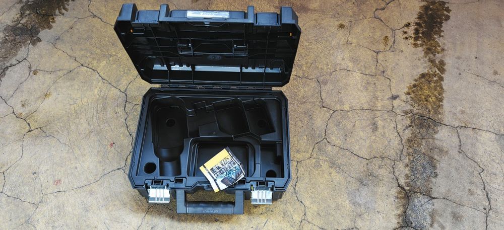 Нов куфар Dewalt TSTAK 2