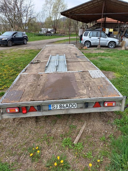 Trailer cu axa viratoare