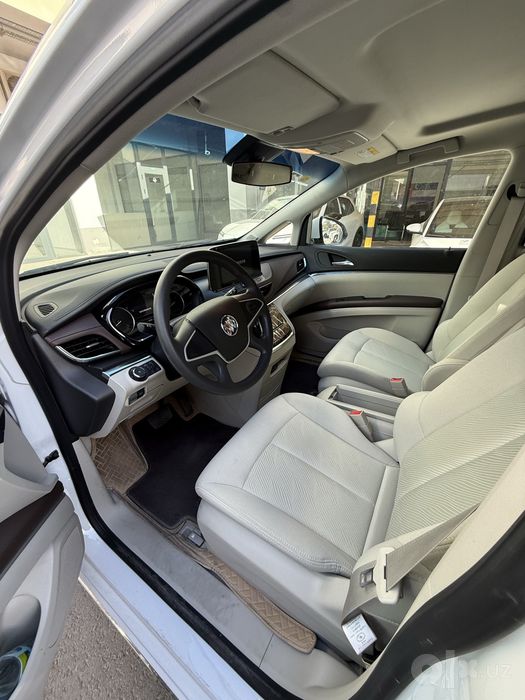 Buick GL8 2025 y