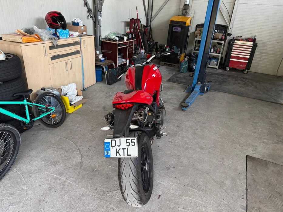 Ducati Monster 796