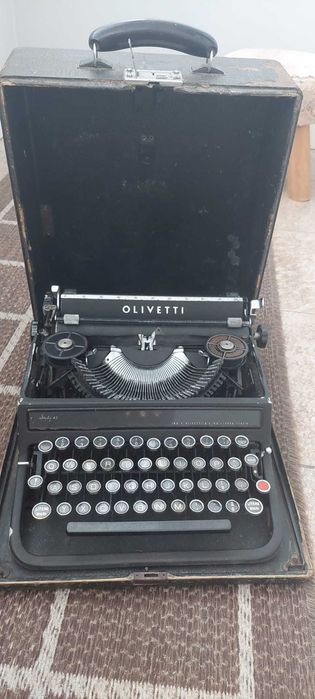 Mașină de scris Olivetti Studio 42 – anii 1950