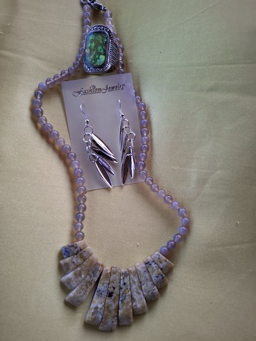 Set colier  peridot și cuart fumuriu inel sidef și cercei