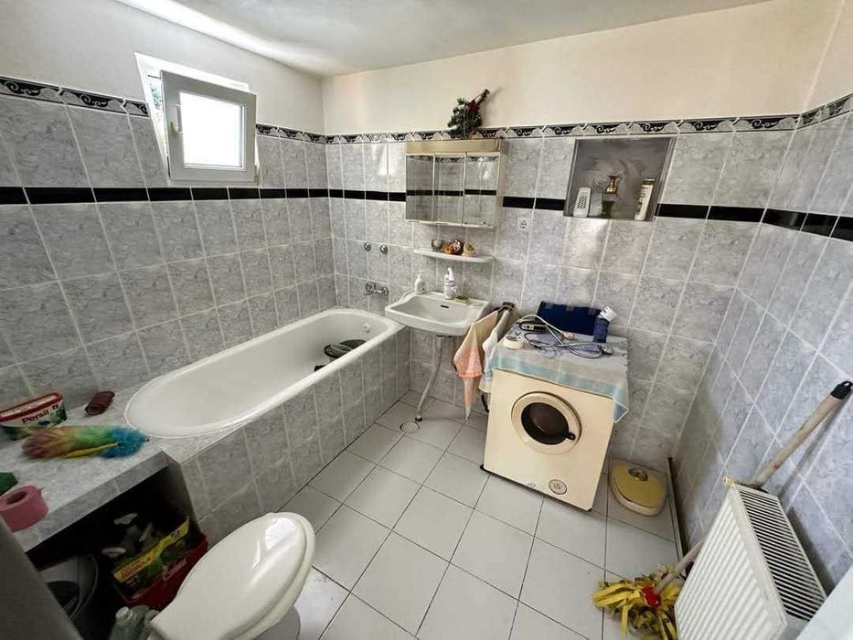 Vand sau schimb Casa P+Et+M -zona Piata Mare Str Bujorului