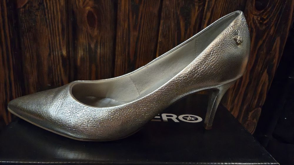 Невероятни дамски обувки на ток