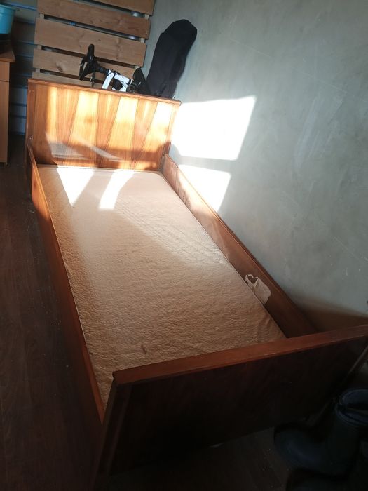 Кровать. 180*90.без матраса.