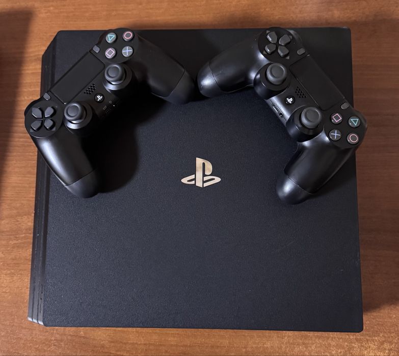 Продаю Sony Playstation 4 Pro