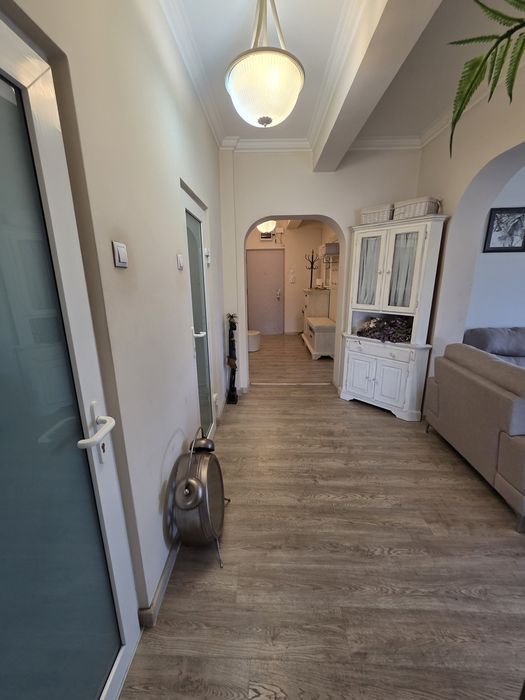 Inchiriez apartament  4 camere ultracentral