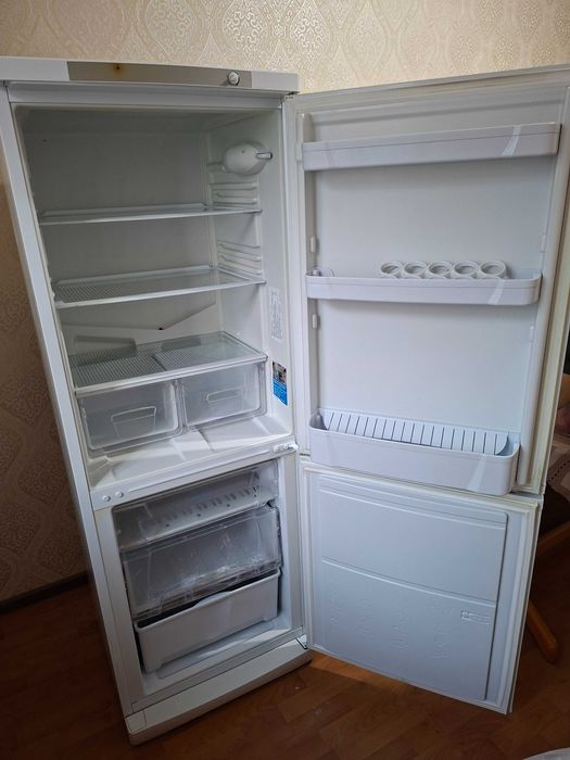 Продам холодильник Indesit SB 167.027