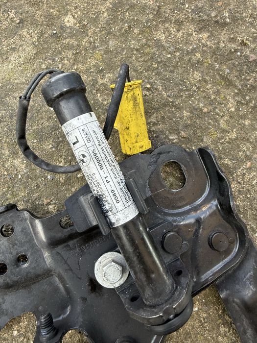 Панти преден капак бмв г20 г21 г22 г26 bmw g20 g21 g22 g26 g80 аирбег