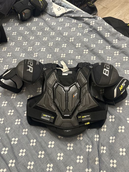 Продается нагрудник bauer m5 pro