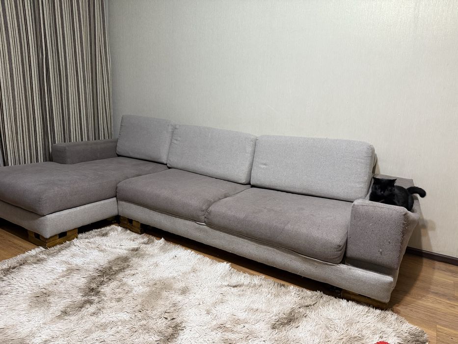 Отдам диван в дар.