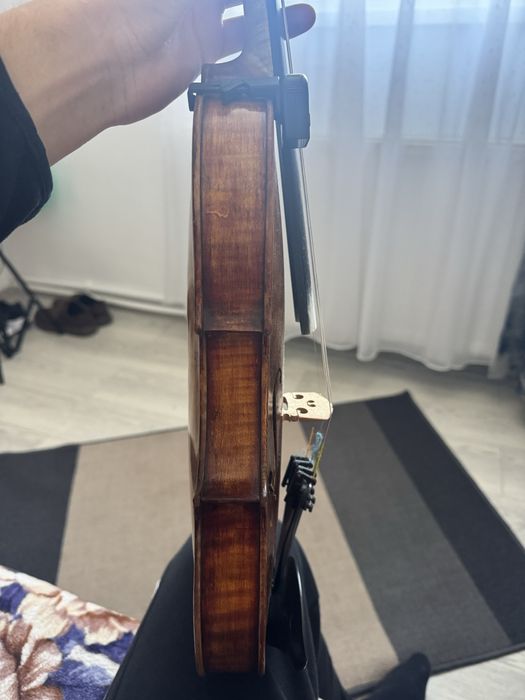 Vând vioara 4/4 veche