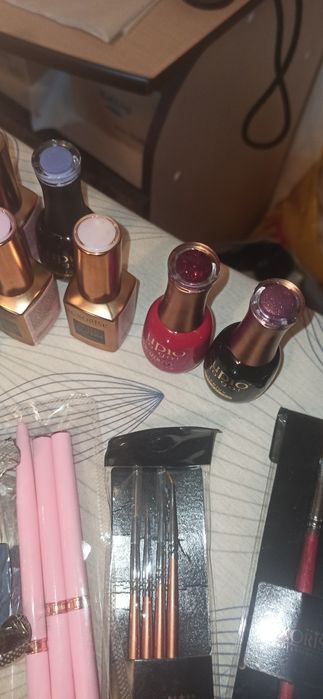 Vând oje senipermanente noi