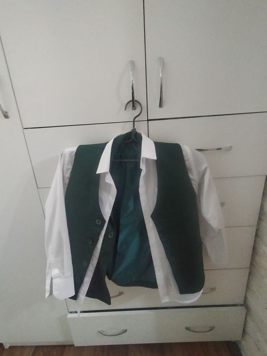 Продам школьную форму для 8 школы .