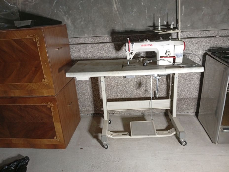 Швейная машина/ тикадиган машина в рабочем состоянии