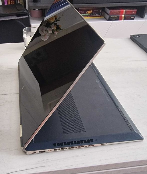 Лаптоп HP Spectre X360 15 инчов 4K Ultra HD (3840 x 2160), Touchscreen