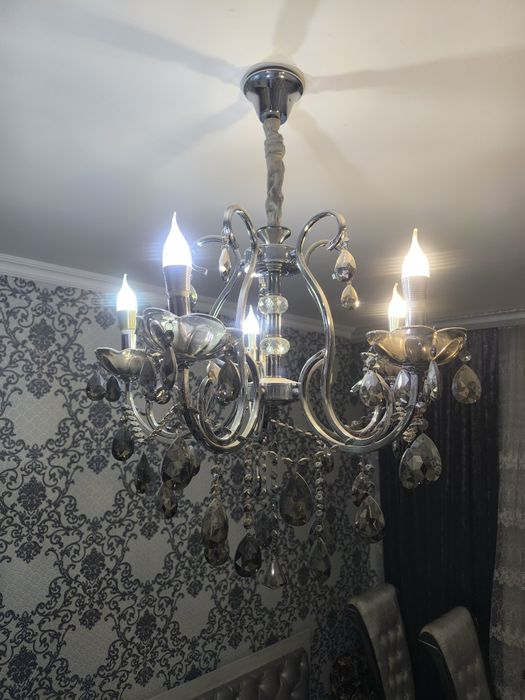 Продаётся хрустальная люстра