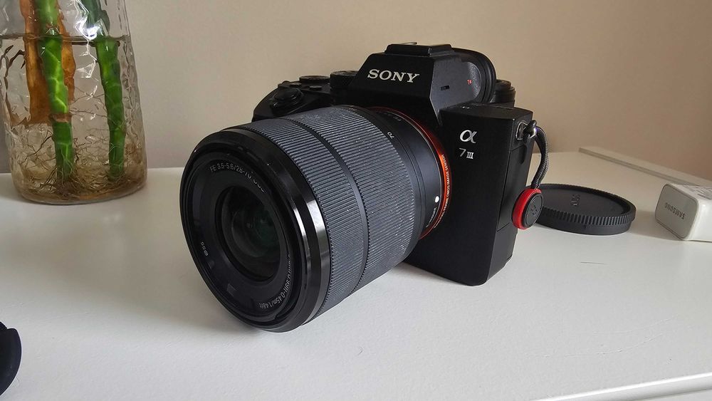 Pachet Sony A7 III + Obiectiv 28-70mm + Obiectiv 50mm f/1.8 + Filtre | Stare impecabilă