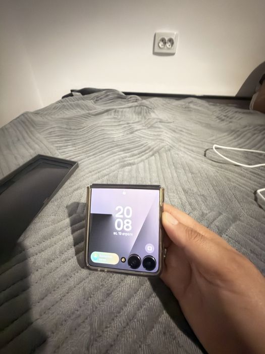 Продам Samsung Z Flip7