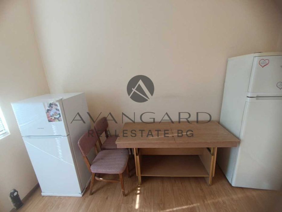 Продава се Тристаен апартамент в Пловдив, Христо Смирненски - 82 кв.м за 1804 €/кв.м - Снимка #3