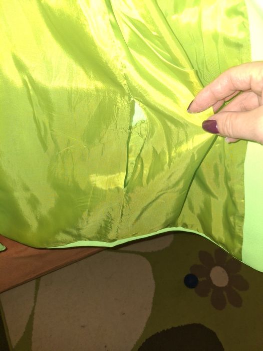 Дамско сако електриково зелен цвят.