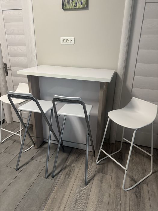 Coltar extensibil/ Masa cu scaune