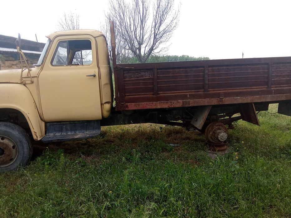 Gaz 52 furgon sotiladi