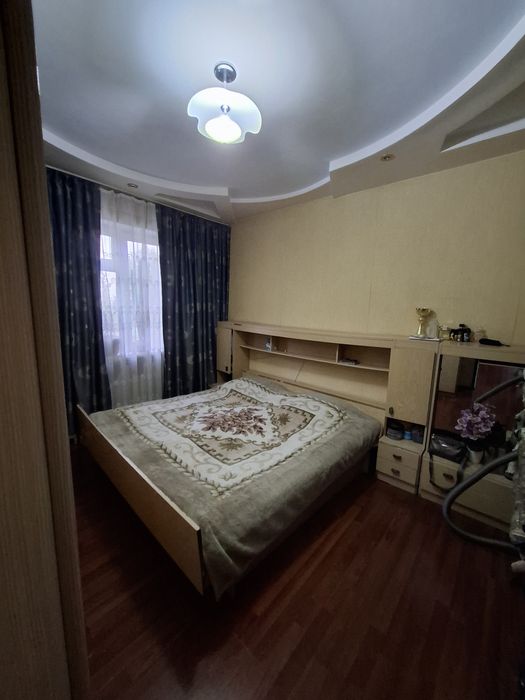 Spalniy mebel, spalniy garnitur sotiladi, krovat, tumba va shkaflari b