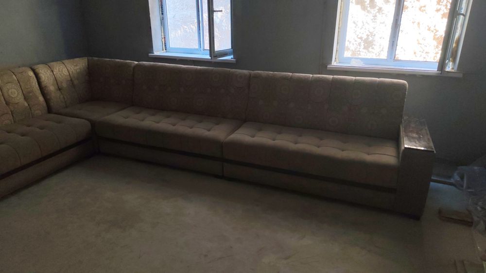 Уголок 3*4 сделанный под заказ высшего качество. Особо не пользовались