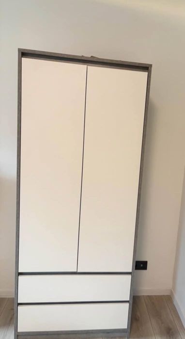 Dulap haine culoare gri beton cu alb