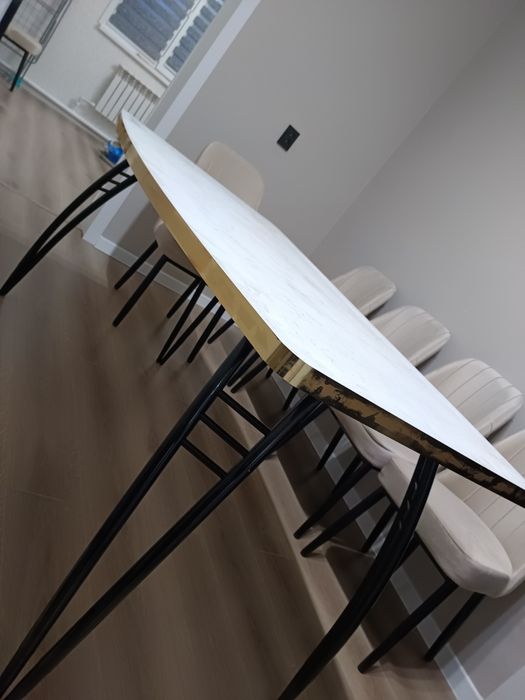 Продам новый кухонный стол