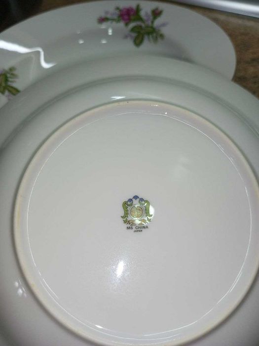 Столовая посуда (тарелки)