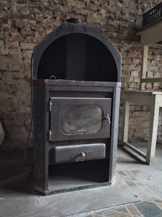 Камина Прити с водна риза.