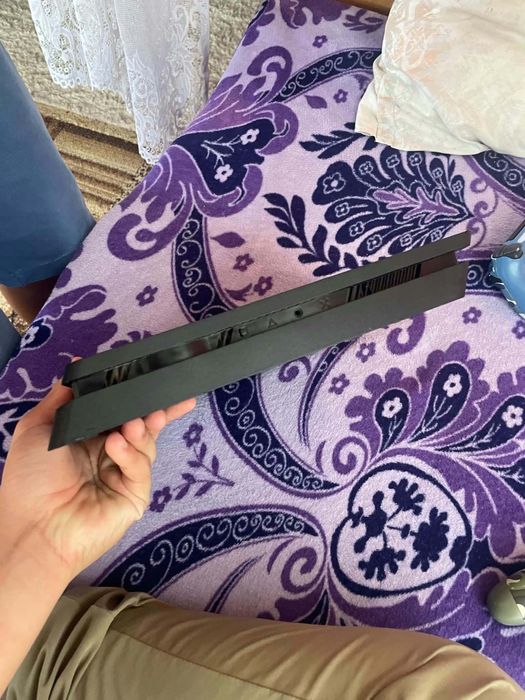 Продава се PS4 с 2 джойстика