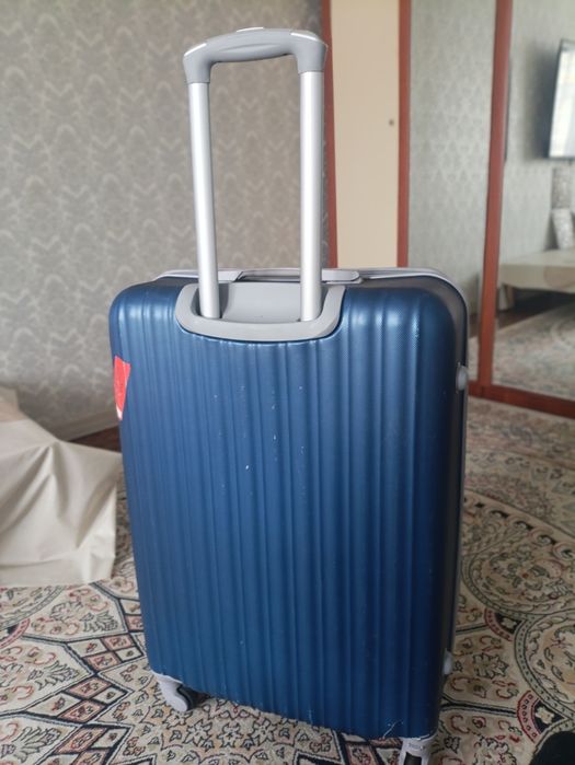 Чемодан в колесах