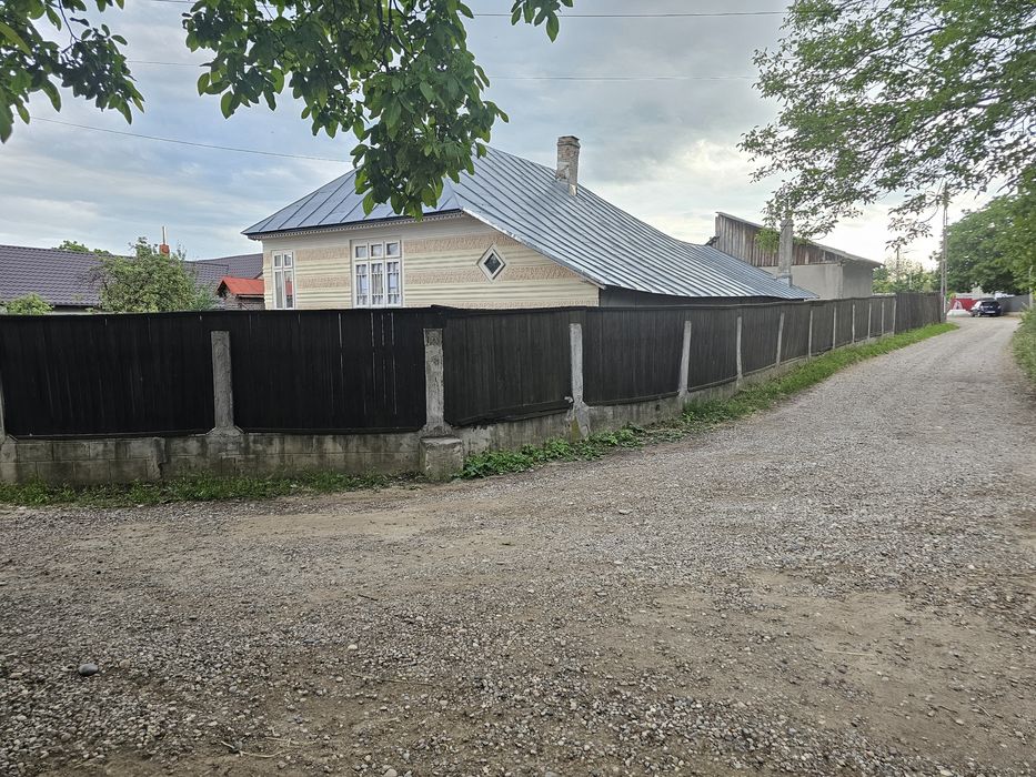Casă cu teren 1330 mp și anexe gospodărești în Păunești (Surlea), Vrancea