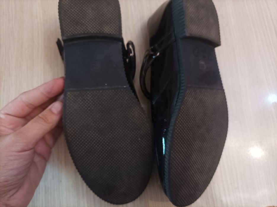 Продается школьная обувь (туфли, босоножки) на девочку