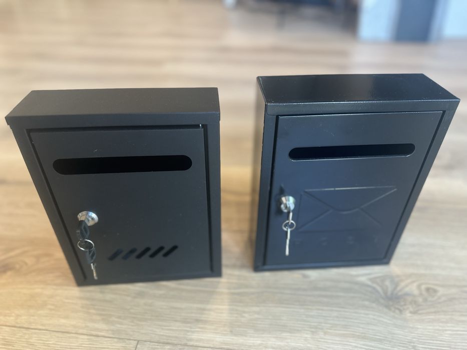 Продавам два броя пощенски кутии