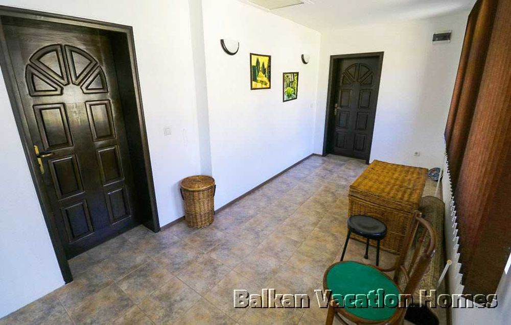 Красива къща във вилната зона южно от Балчик