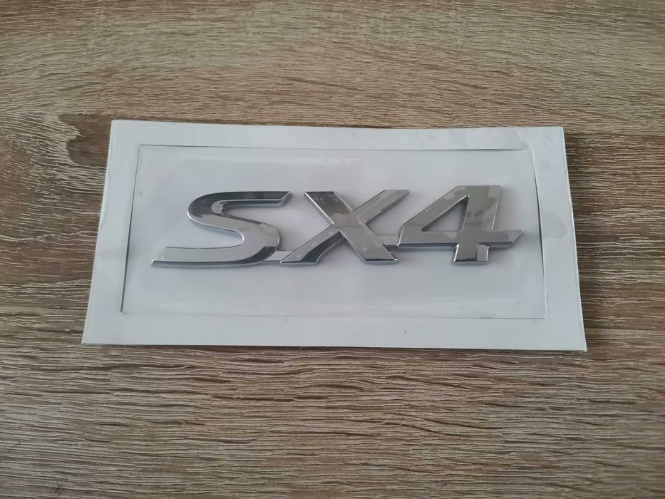надпис емблема Suzuki SX4