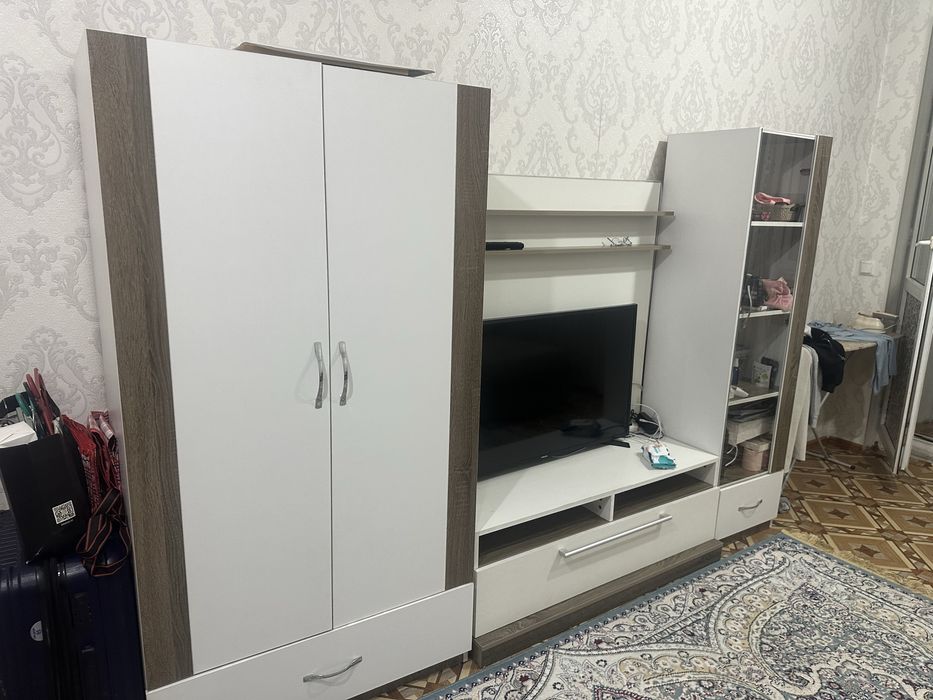 Шкаф кухоныый подставка телевизора.