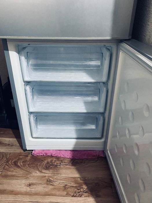 Продам холодильник Samsung